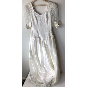 Vtg 1980s Juliet Sleeve Cathedral Train Lace Bodice Satin Bows Wedding Gown 10